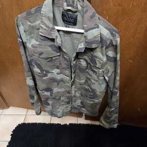 Sanctuary Camo Jacket/Blazer Women. Button Closure & 4 front Pockets